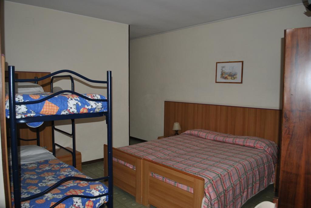 Albergo Alla Rocca Garda  Pokoj fotografie