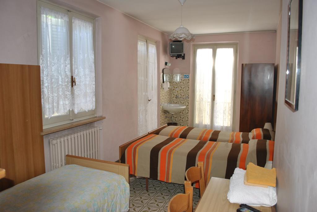 Albergo Alla Rocca Garda  Pokoj fotografie